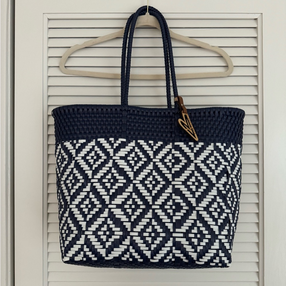 Maria Victoria - Medium Hand-Woven Tote